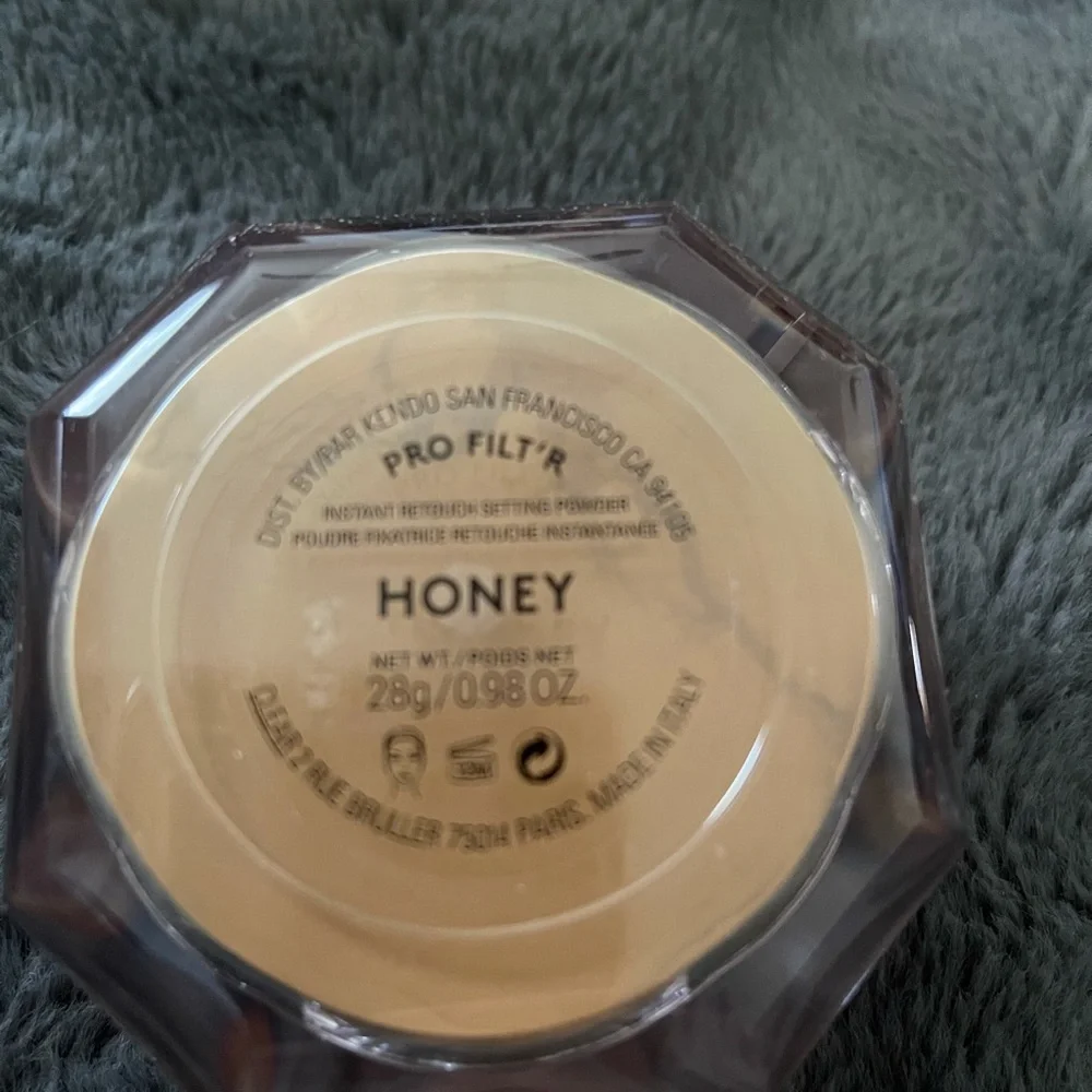 Fenty Pro Filt'r Instant Retouch Powder honey